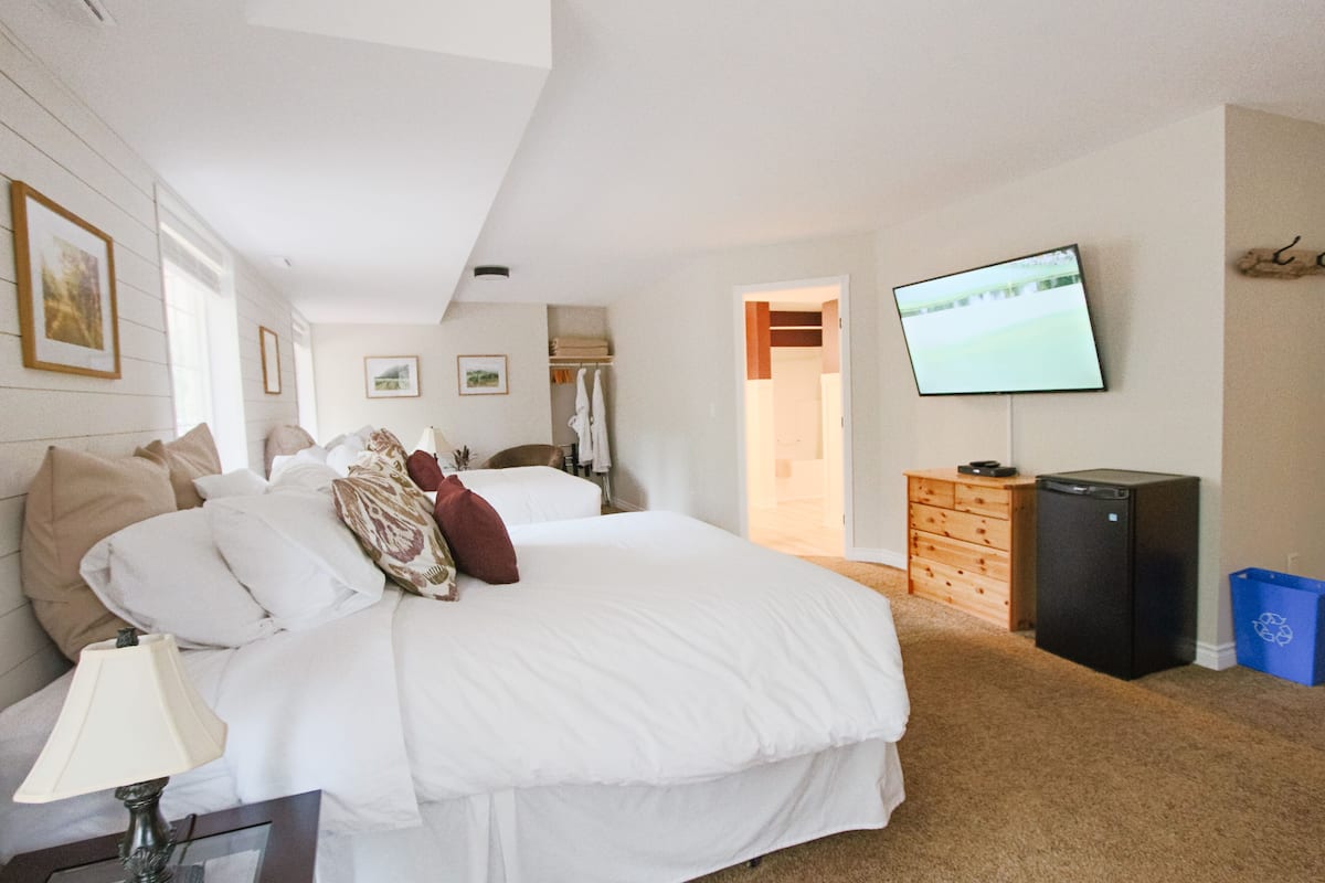 Habitación, 2 camas Queen size, vista al jardín | Ropa de cama de alta calidad y decoración personalizada