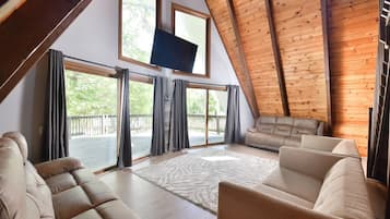 Royal Cabin (Pet Friendly) | TV