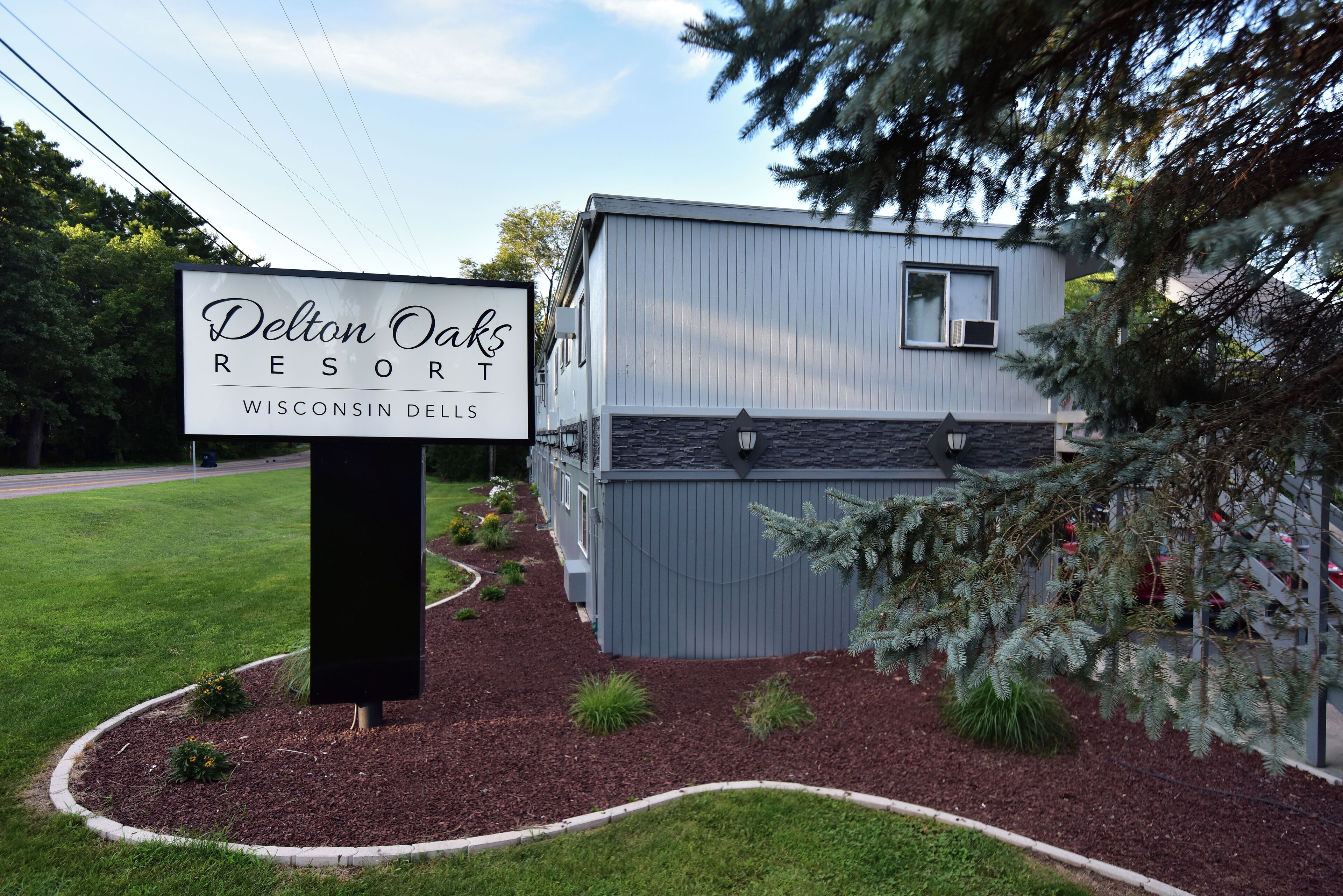 Segnaletica per Delton Oaks Resort nel Wisconsin.
