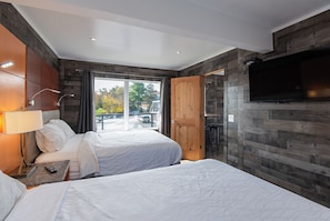 Habitación estándar, varias camas, cocineta (No Lakeview & Pet Friendly) | Muebles diferentes, tabla de planchar con plancha y wifi gratis