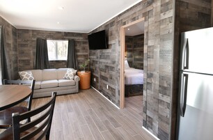 Individually furnished, iron/ironing board, free WiFi, bed sheets