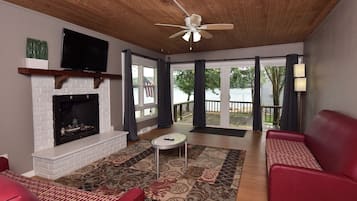 Villa Premier | Mobiliario individual, tabla de planchar con plancha, wifi gratis