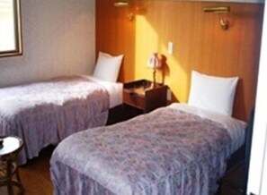 Twin Room  | In-room safe, rollaway beds - Charade Inn Shiga (Yamanouchi)