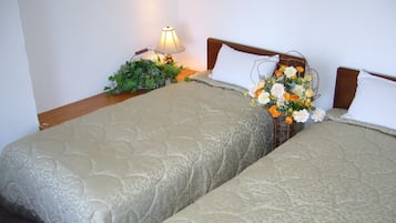 Room | In-room safe, rollaway beds