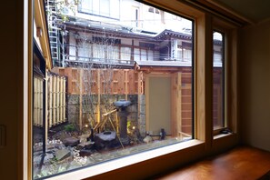Chambre Luxe, niveau Exécutif (Japanese Style, with Open air bath) | Vue de la chambre