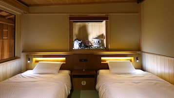 Deluxe Japanese-Style Room with Open-Air Bath  | Minibar, in-room safe, individually decorated, individually furnished
