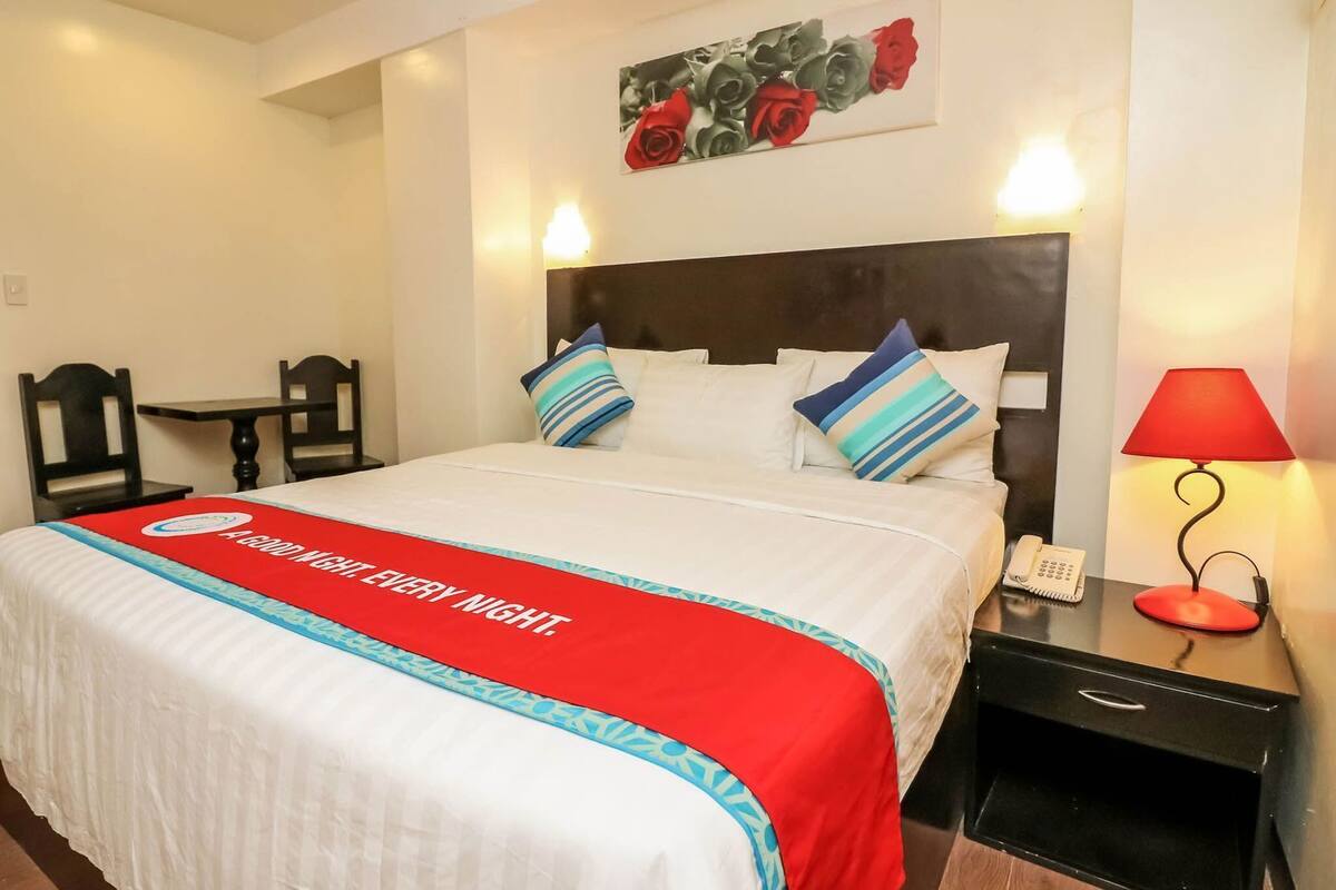 Egyptian cotton sheets, premium bedding, down comforters, pillowtop beds