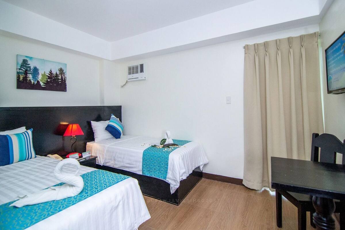 Egyptian cotton sheets, premium bedding, down comforters, pillowtop beds