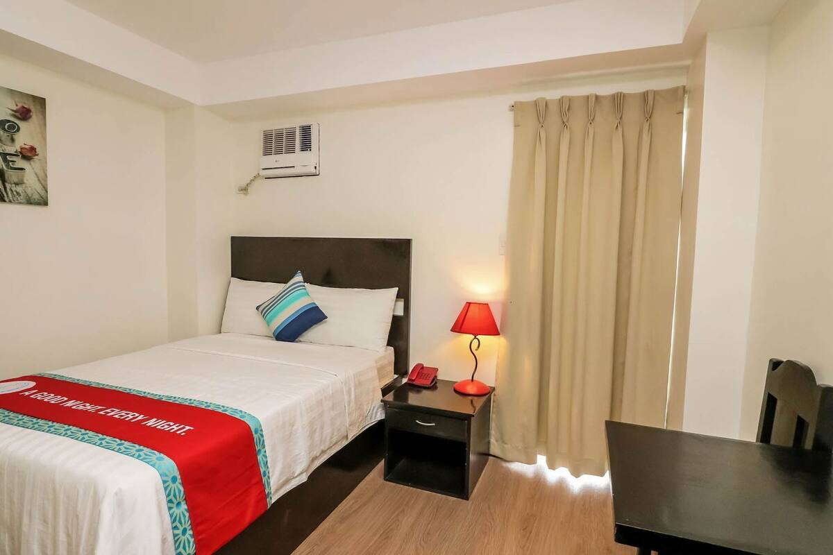 Egyptian cotton sheets, premium bedding, down comforters, pillowtop beds