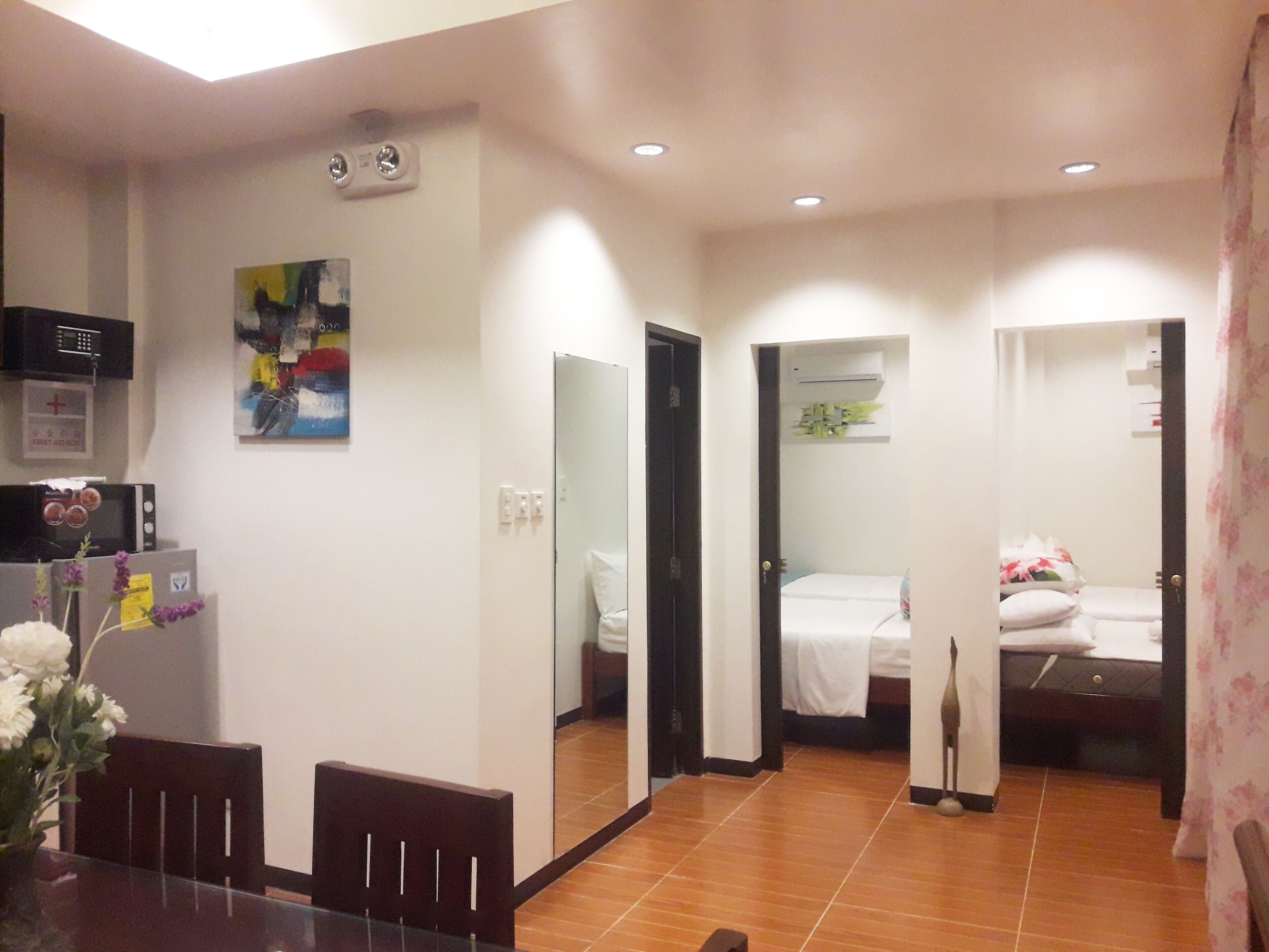 Egyptian cotton sheets, premium bedding, down comforters, pillowtop beds