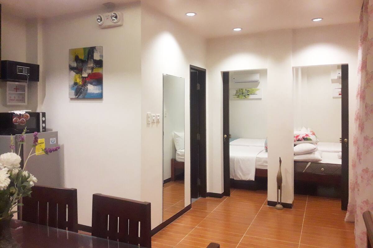 Egyptian cotton sheets, premium bedding, down comforters, pillowtop beds