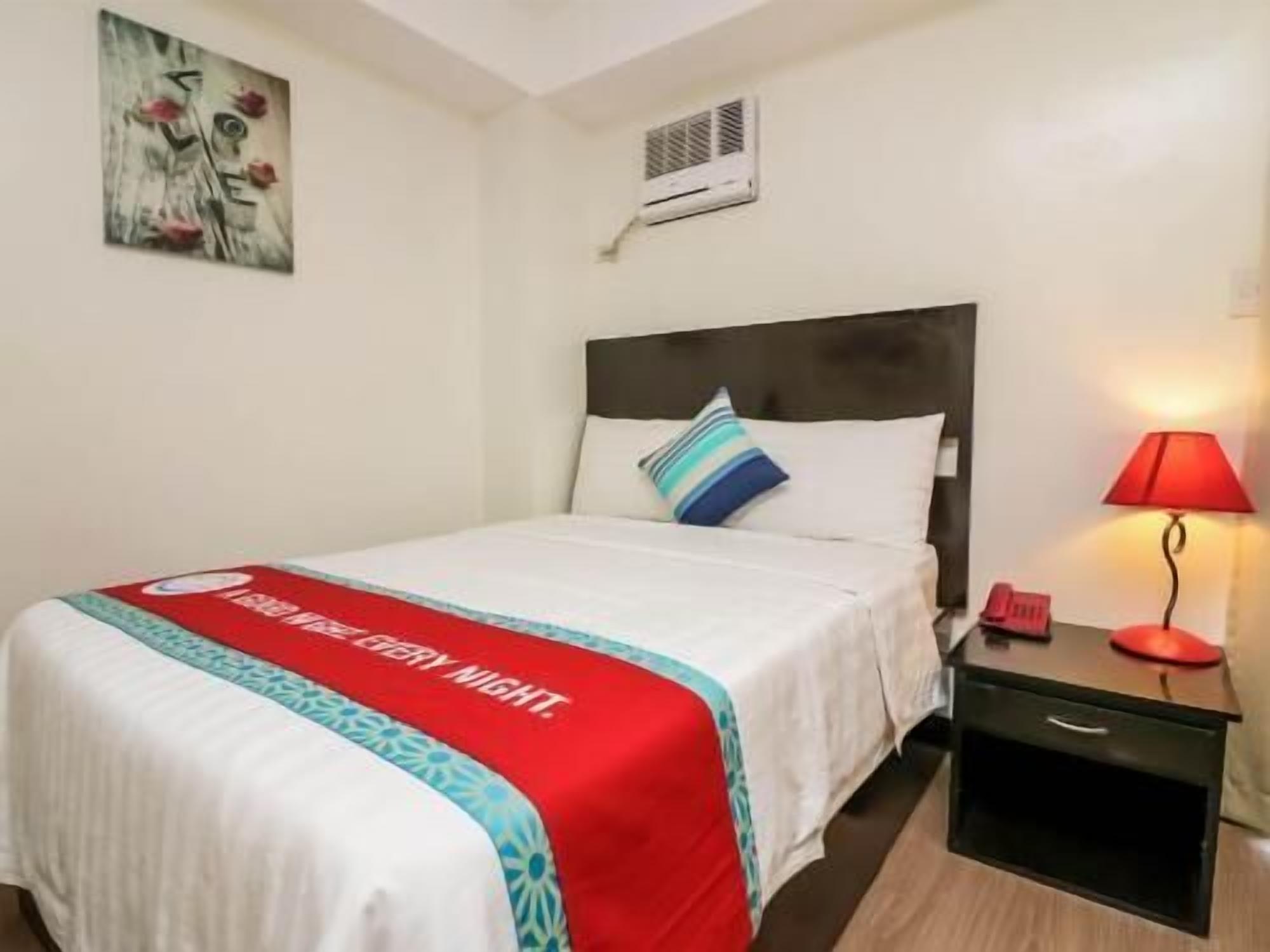 Egyptian cotton sheets, premium bedding, down comforters, pillowtop beds