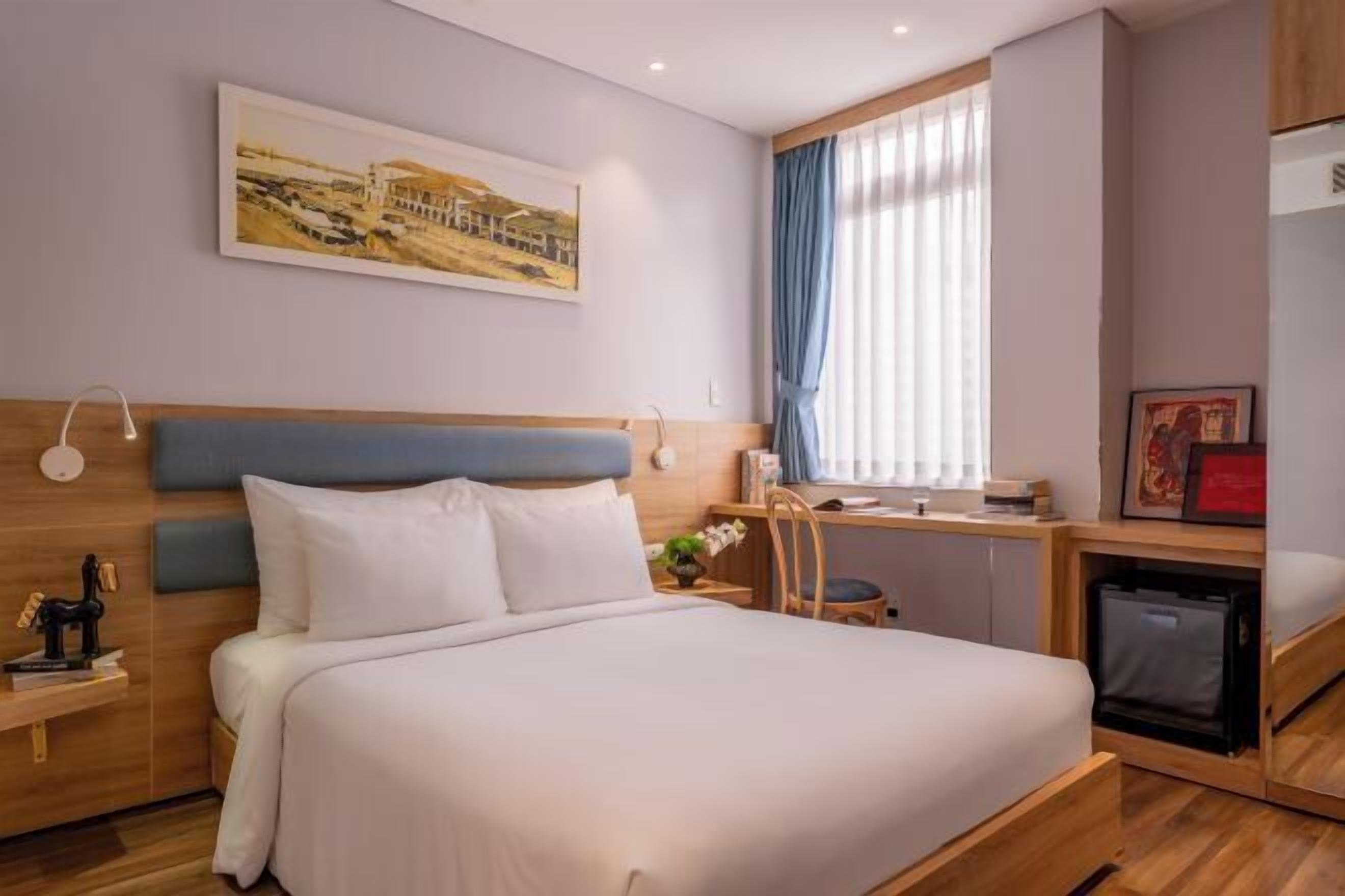 Minibar, coffre-fort, bureau