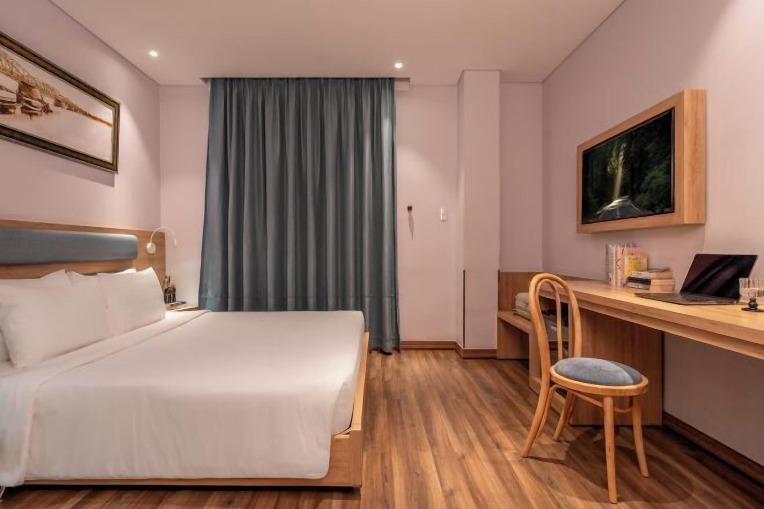 Minibar, coffre-fort, bureau