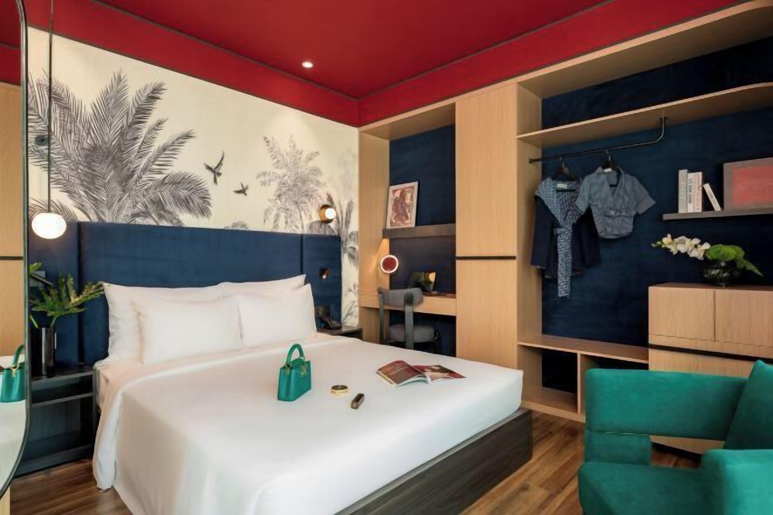 Minibar, coffre-fort, bureau