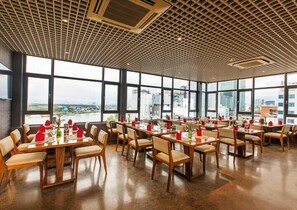 Buffet déjeuner gratuit tous les jours