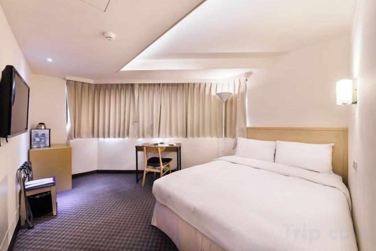WiFi (free), bed sheets