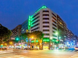 住宿正面 (夜晚)