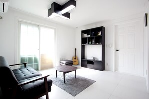 Living room - Nanu Guesthouse Black (Seoul)