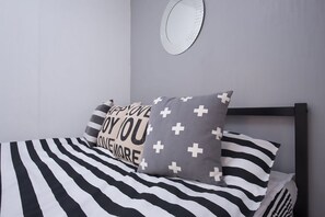 Family Studio, 2 Bedrooms, Private Bathroom - Nanu Guesthouse Black (Seoul)