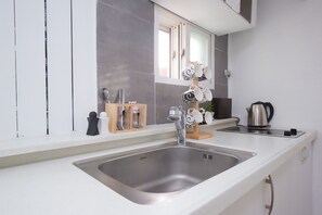 Family Studio, 2 Bedrooms, Private Bathroom | Private kitchenette - Nanu Guesthouse Black (Seoul)