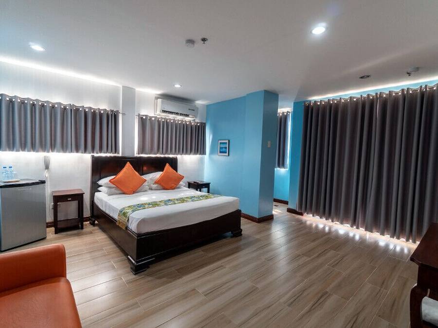 Caja de seguridad en la habitación y escritorio