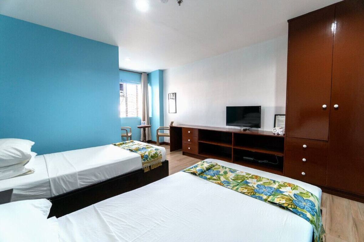 Deluxe Twin Room | In-room safe, desk