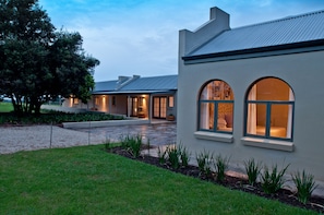 Exterior - Kay and Monty Vineyard View (The Crags)