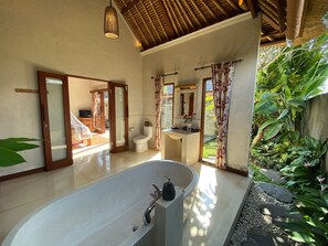 Deep-soaking bathtub - Rumah Dadong (Ubud)
