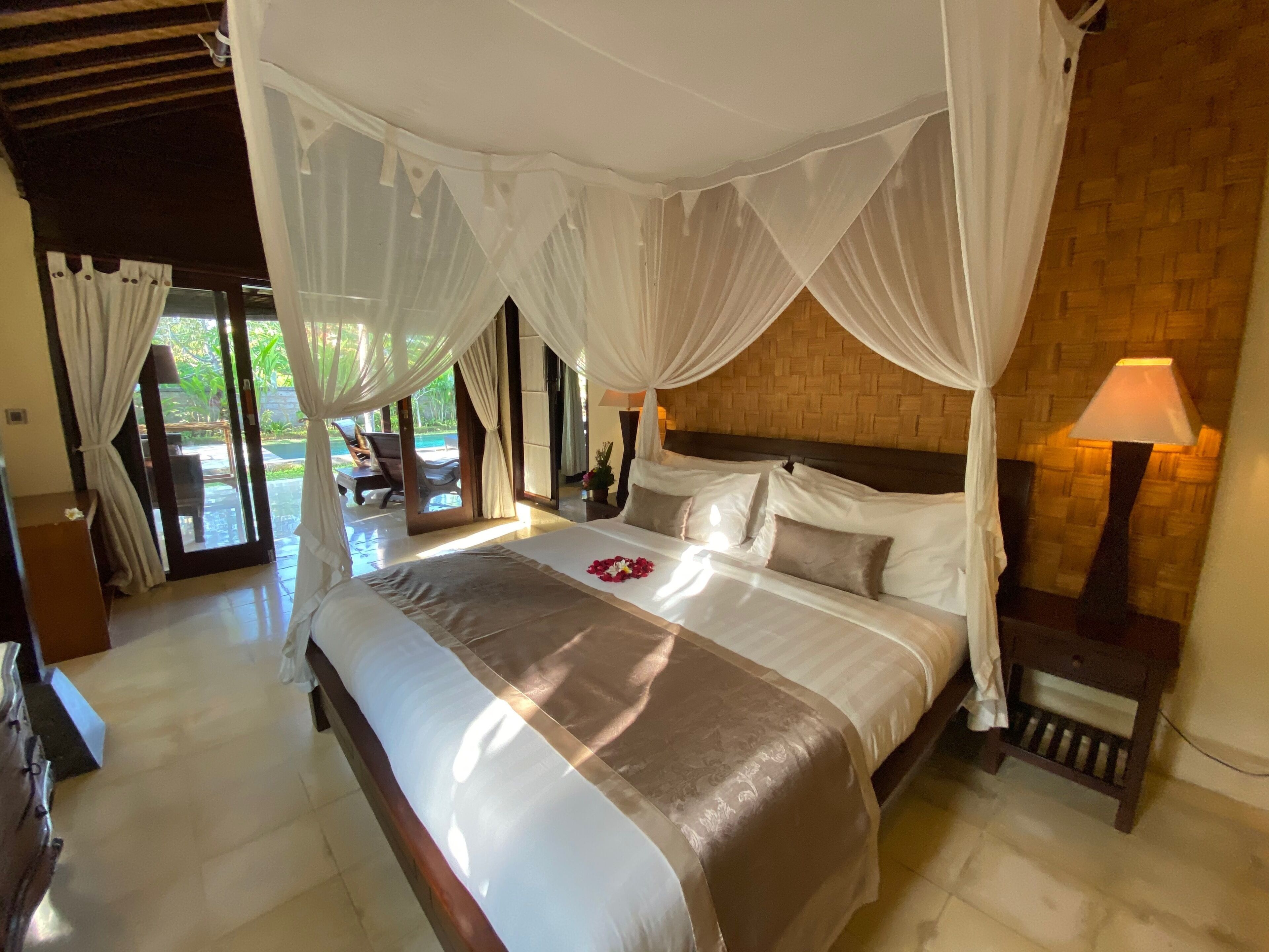 Villa, 2 habitaciones, alberca privada | Minibar, caja de seguridad en la habitación y escritorio 