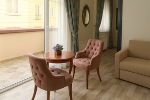 豪華公寓, 露台 (4th Floor) | 起居區 | 電視