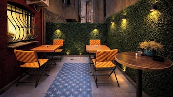 Café da manhã (EUR 5 por pessoa)