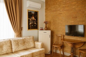 高級公寓 (2nd Floor) | 起居區 | 電視