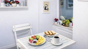 Sarapan masakan setempat setiap hari (EUR 5 per orang)