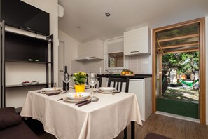 Mobile Home Exclusif, terrasse | Restaurant | 7 restaurants, spécialités Cuisine méditerranéenne