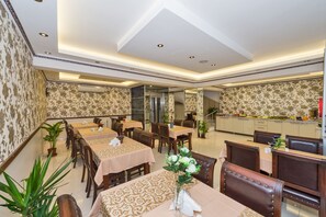 Free daily buffet breakfast - Raimond Hotel (Istanbul)