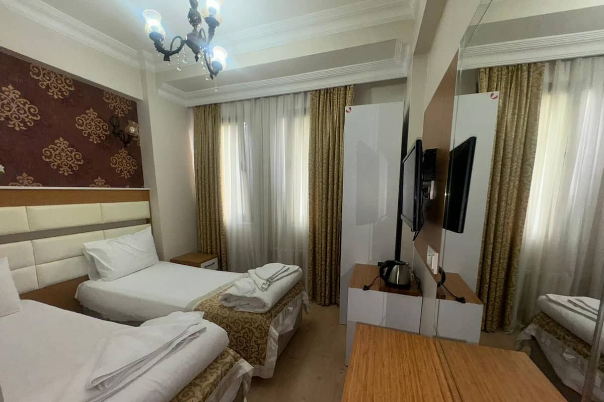 Twin Room | Minibar, in-room safe, desk, soundproofing