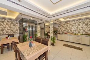 Petit déjeuner buffet compris tous les jours