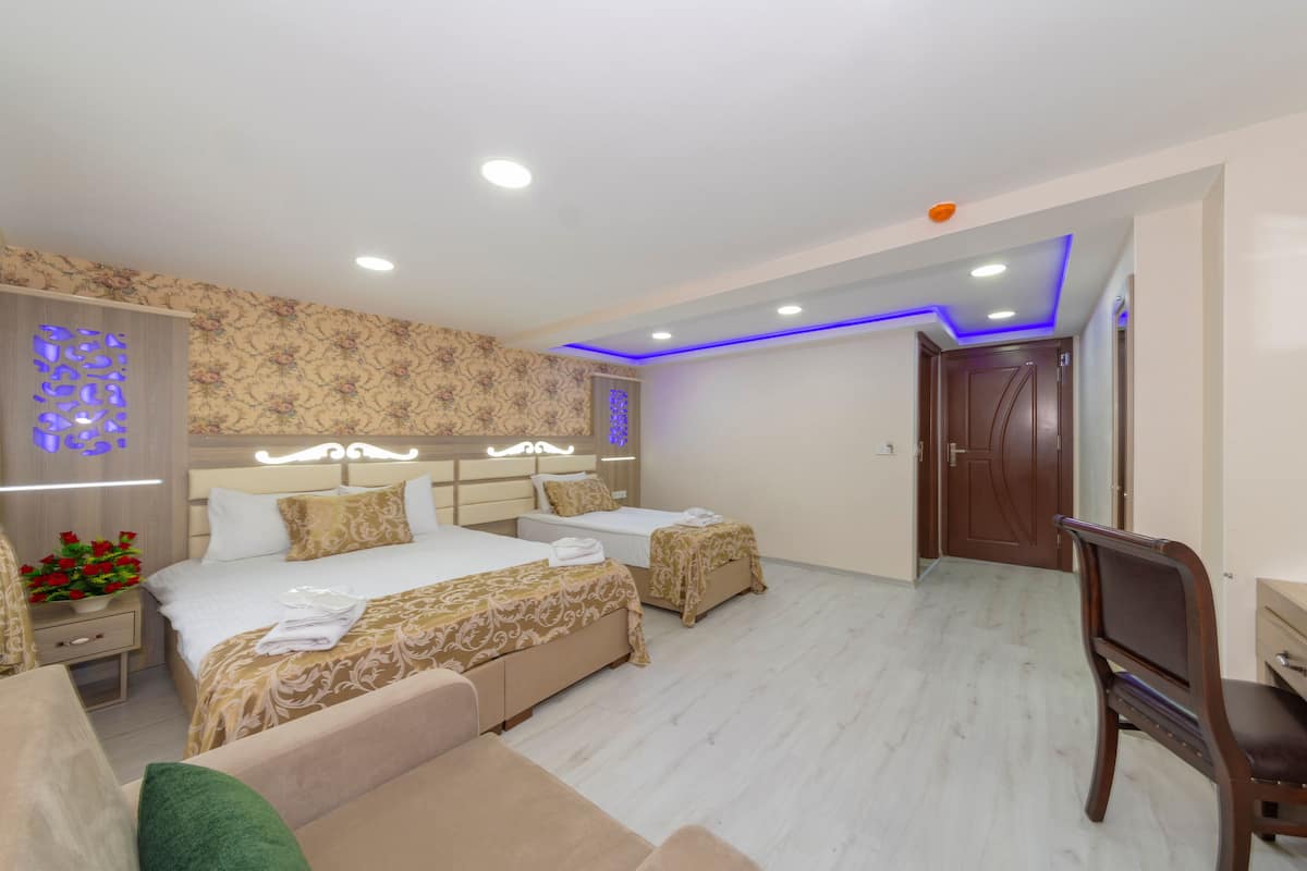 Family Quadruple Room | Minibar, in-room safe, desk, soundproofing