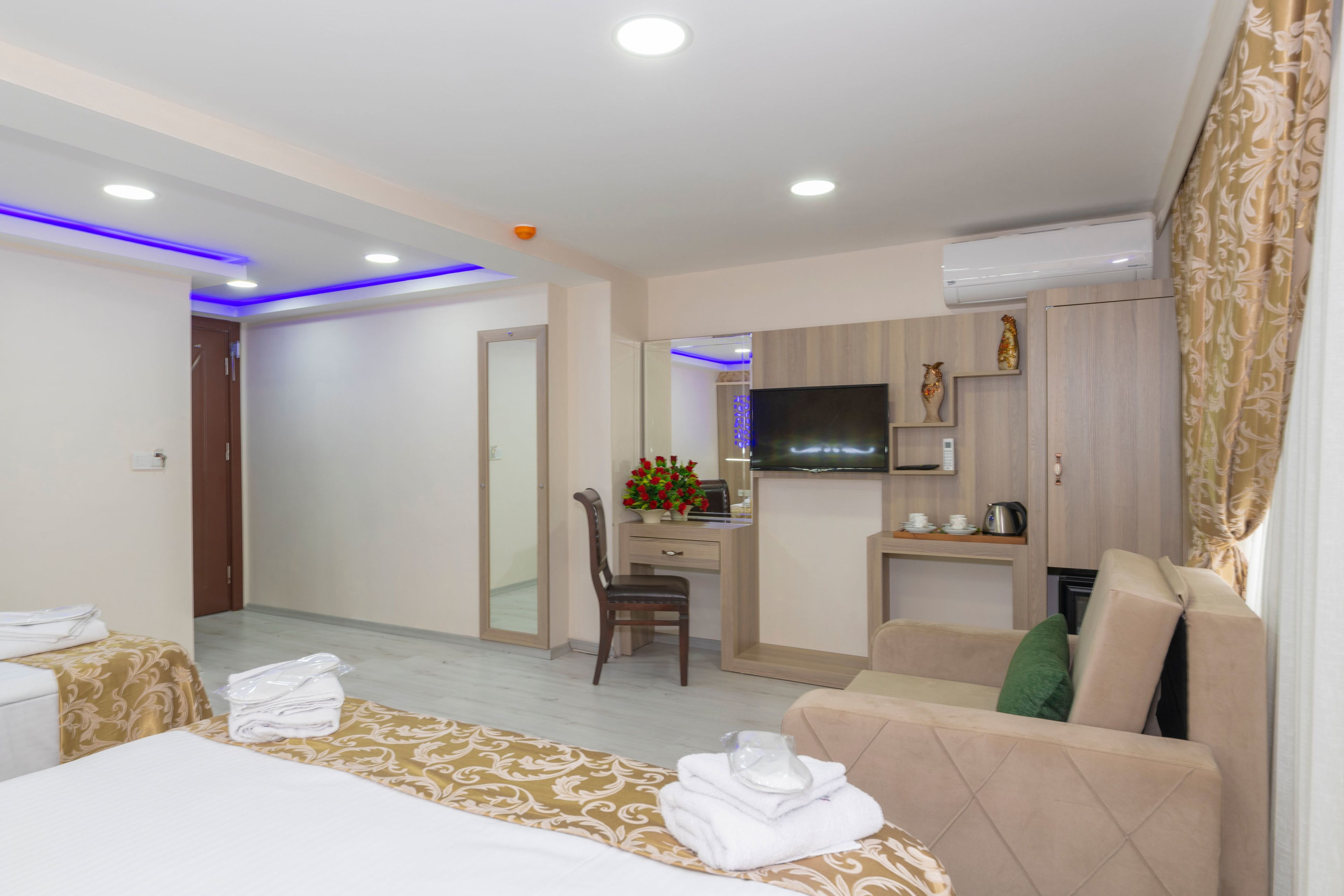 Photo - Raimond Hotel