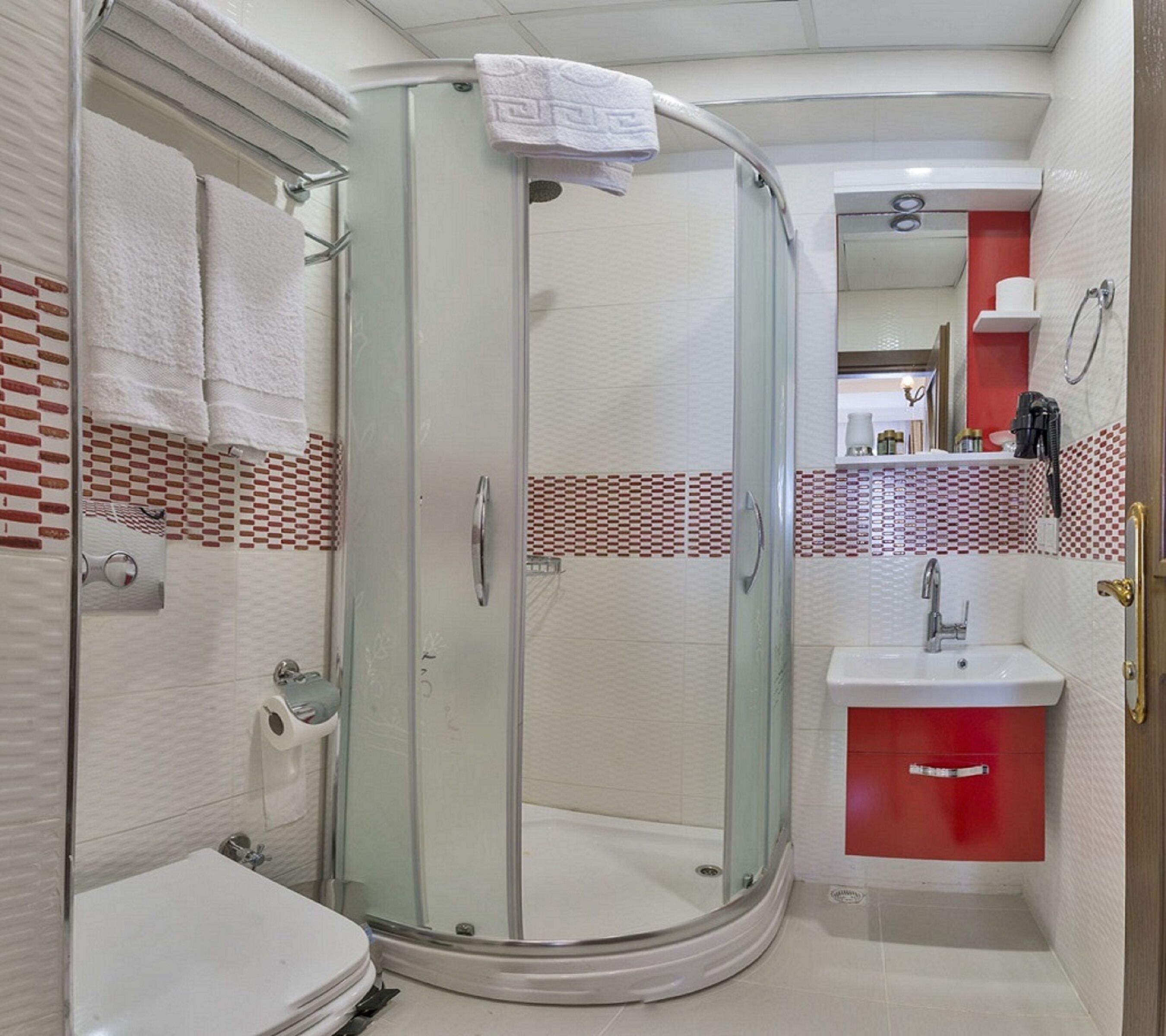 Photo - Raimond Hotel