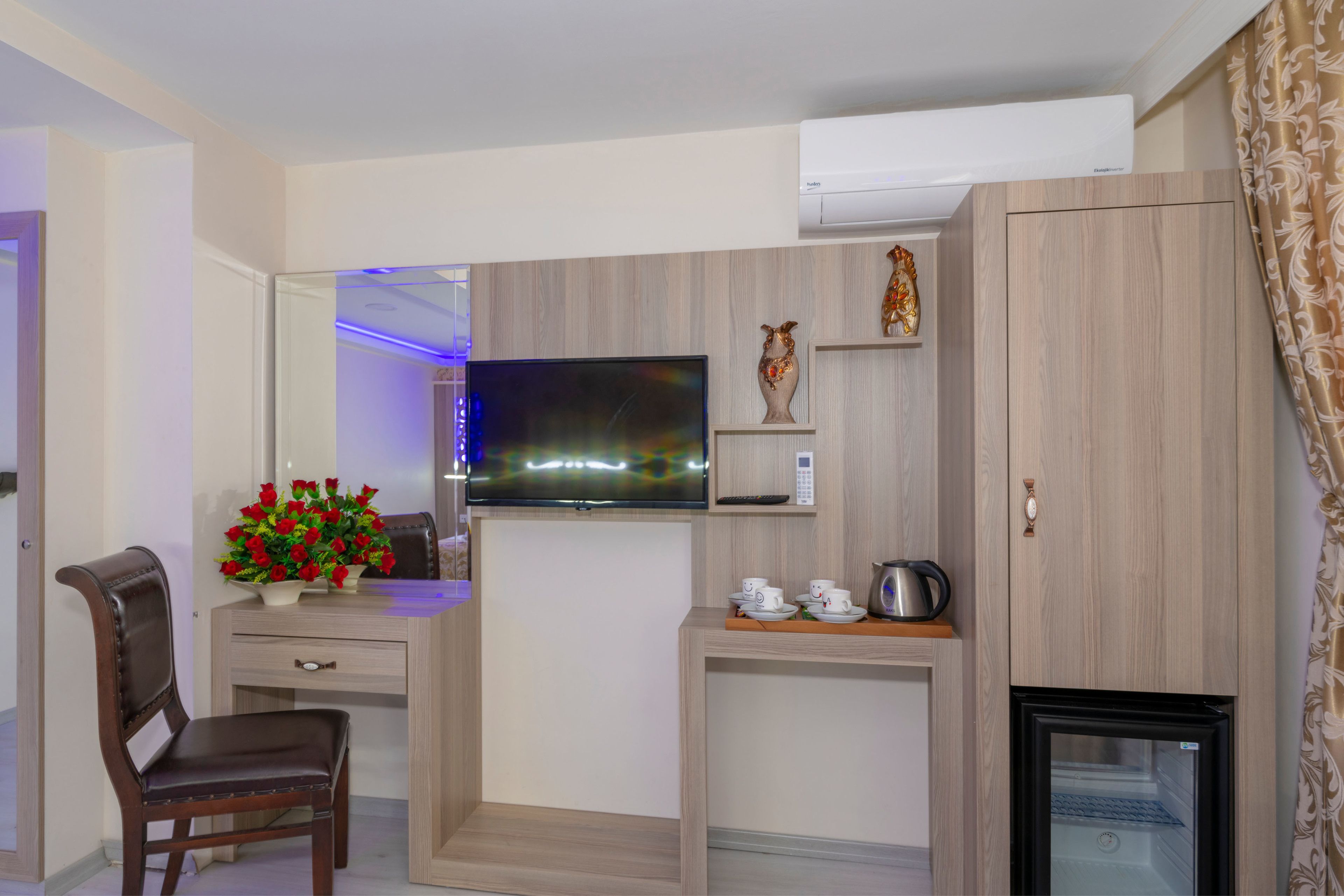 Photo - Raimond Hotel