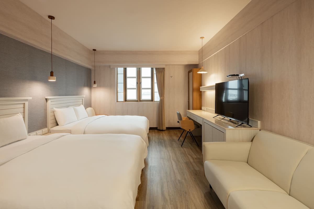 deluxe quadruple room | living area | led tv