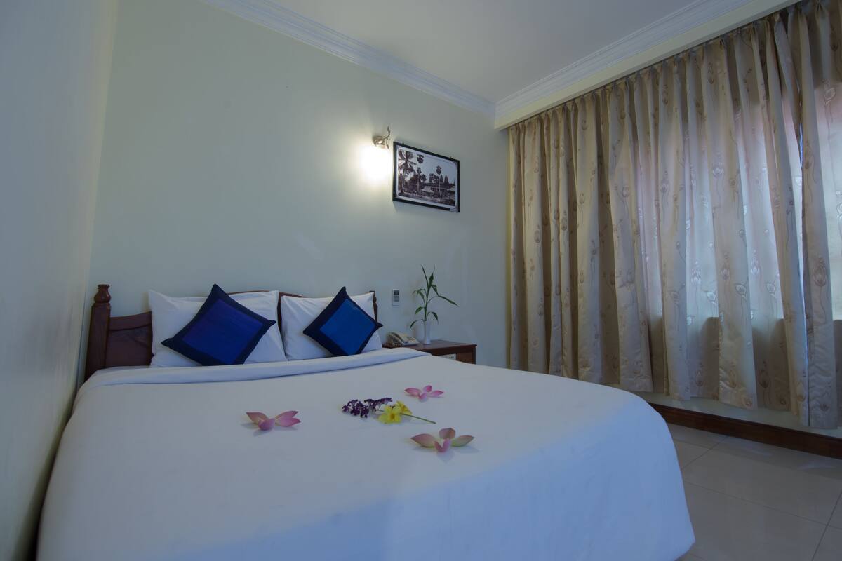 Quarto Casal Superior | Frigobar, cofres nos quartos, escrivaninha