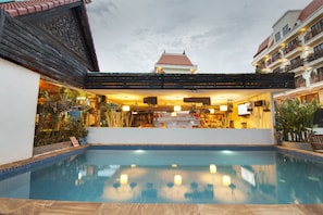 Kolam renang terbuka
