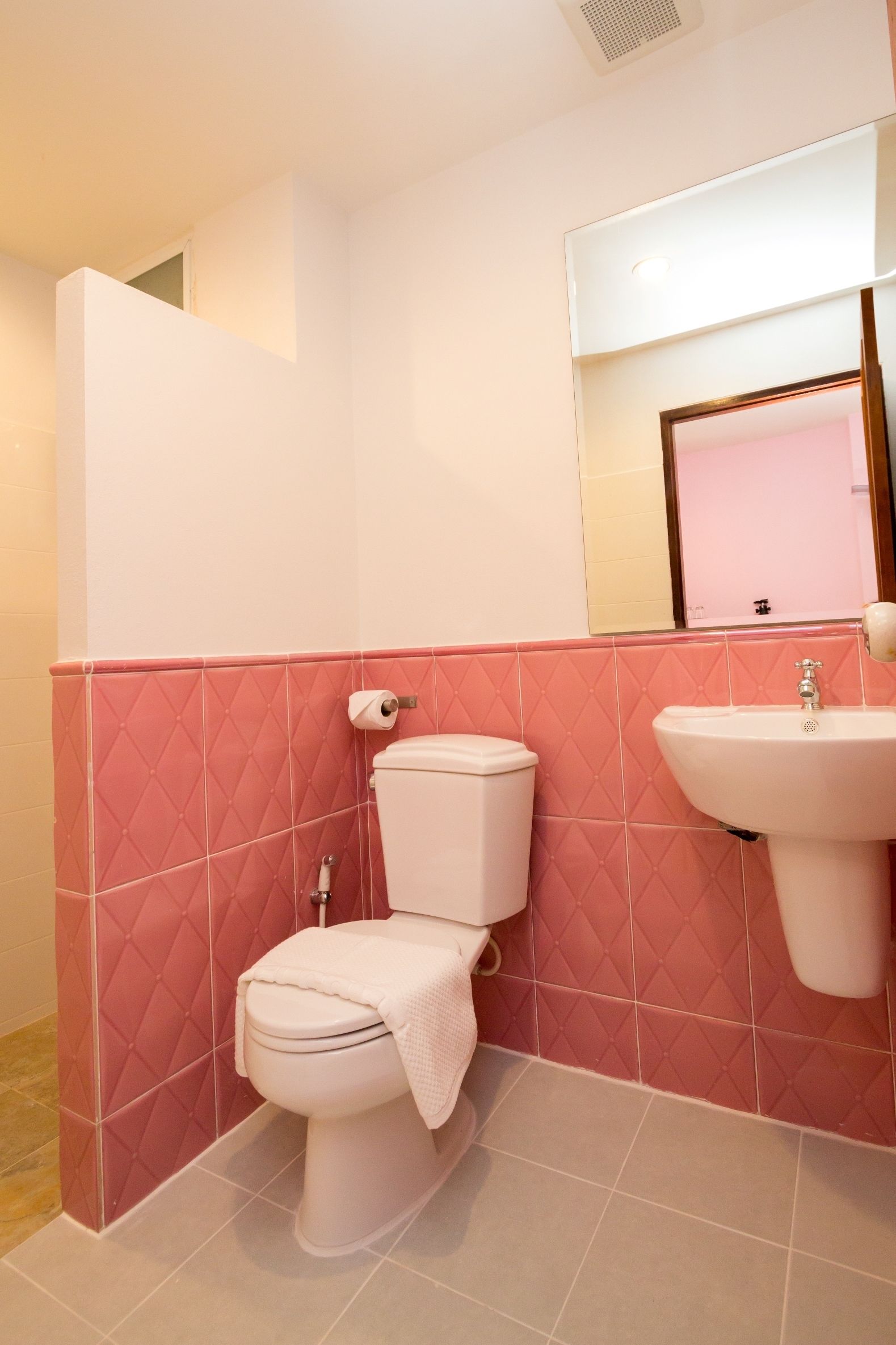 deluxe room (vienna deluxe) | bathroom | shower, free toiletries, hair dryer