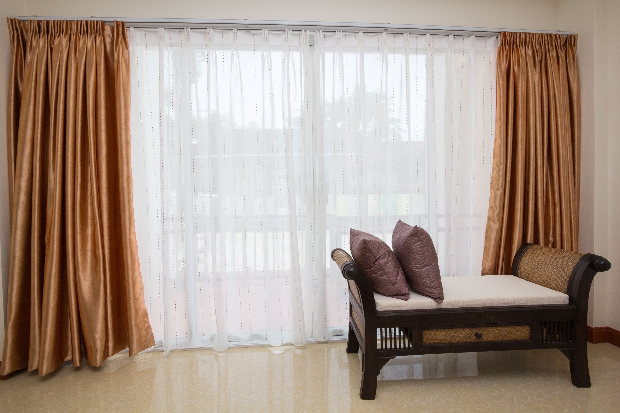 32-inch LCD TV with cable channels, TV