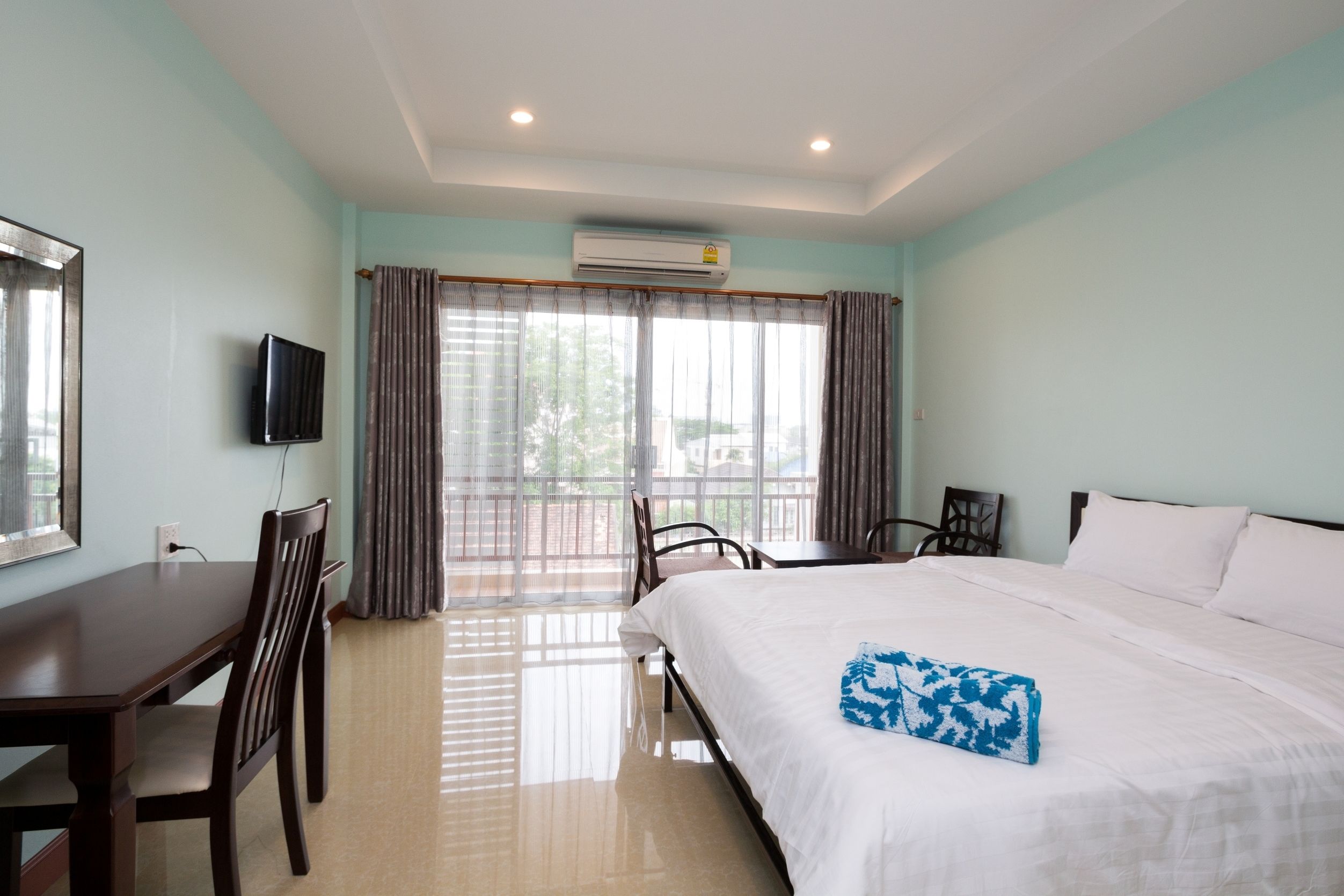 standard double room | desk, rollaway beds, free wifi