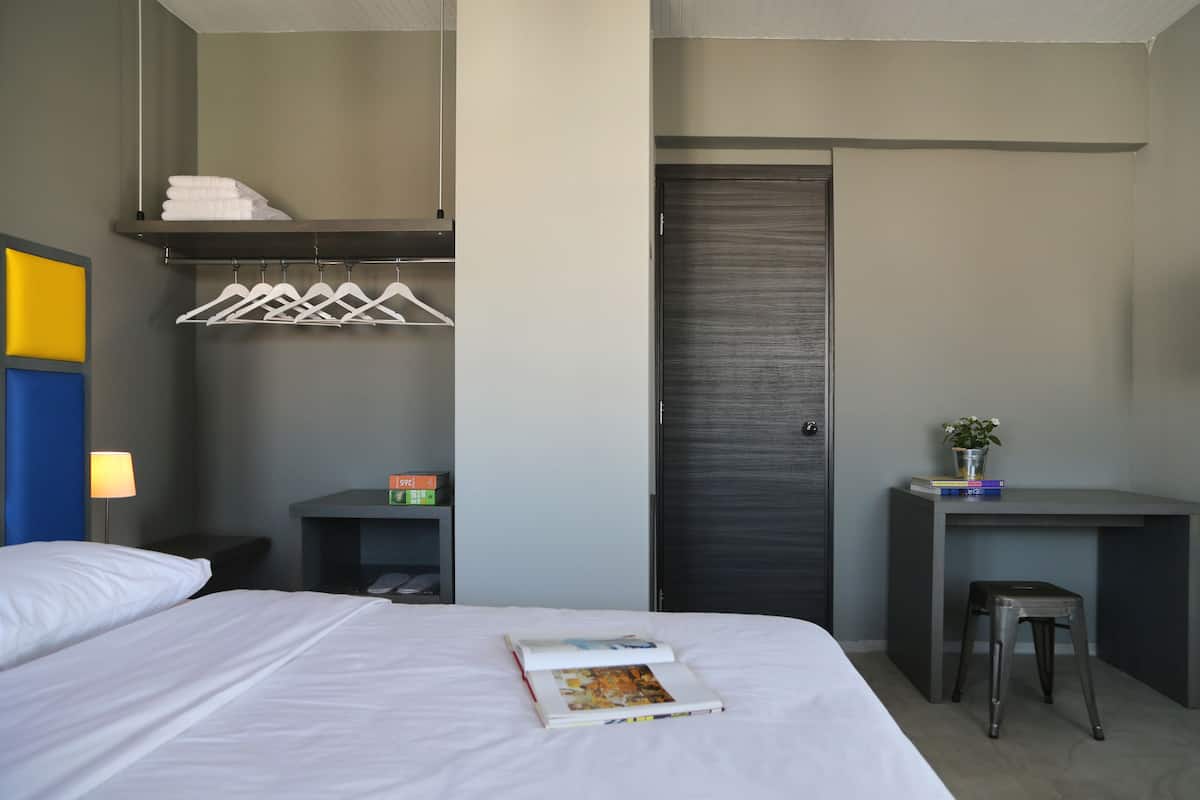 1 bedroom, egyptian cotton sheets, premium bedding, down duvets