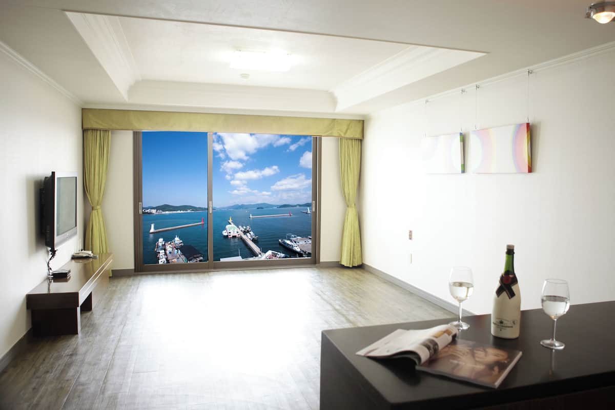 Standaard Twin kamer, niet-roken, gedeeltelijk uitzicht op zee | 1 slaapkamer, gratis wifi, beddengoed